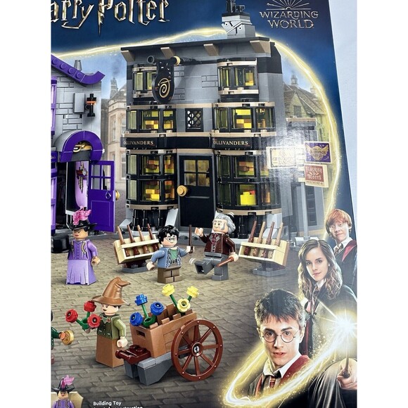 LEGO Harry Potter: Ollivanders & Madam Malkin's Robes (76439) - Picture 7 of 9